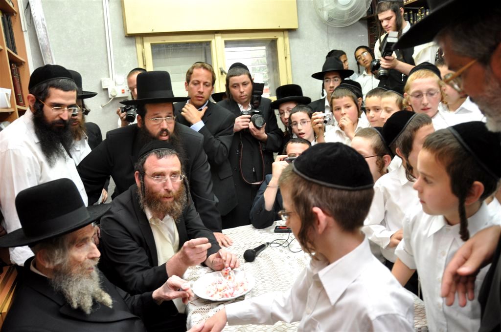 ילדי האסירים קיבלו סוכריה מהגראי"ל