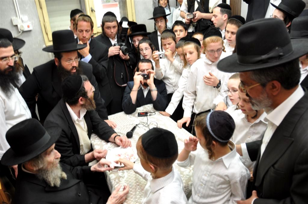 ילדי האסירים קיבלו סוכריה מהגראי"ל