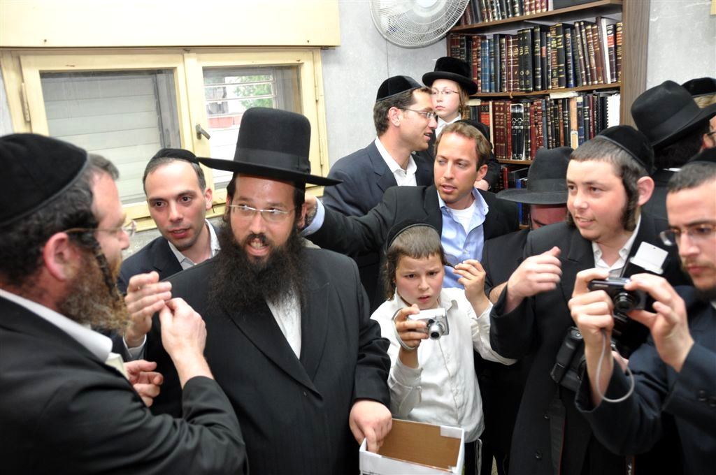 ילדי האסירים קיבלו סוכריה מהגראי"ל