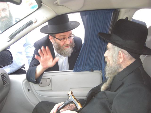 תמונות: הגראי"ל נכנס  ל"מעשיהו"