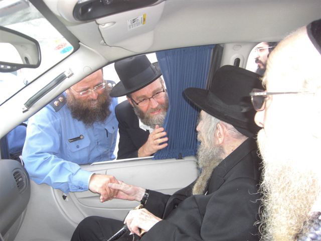 תמונות: הגראי"ל נכנס  ל"מעשיהו"