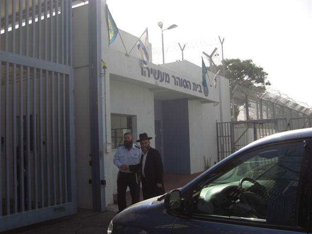 תמונות: הגראי"ל נכנס  ל"מעשיהו"