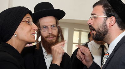 ללום מתעמת עם משפחת לנג, היום