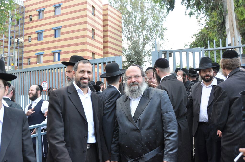 שמחה פורצת גדר, של הכלא ● תיעוד ענק