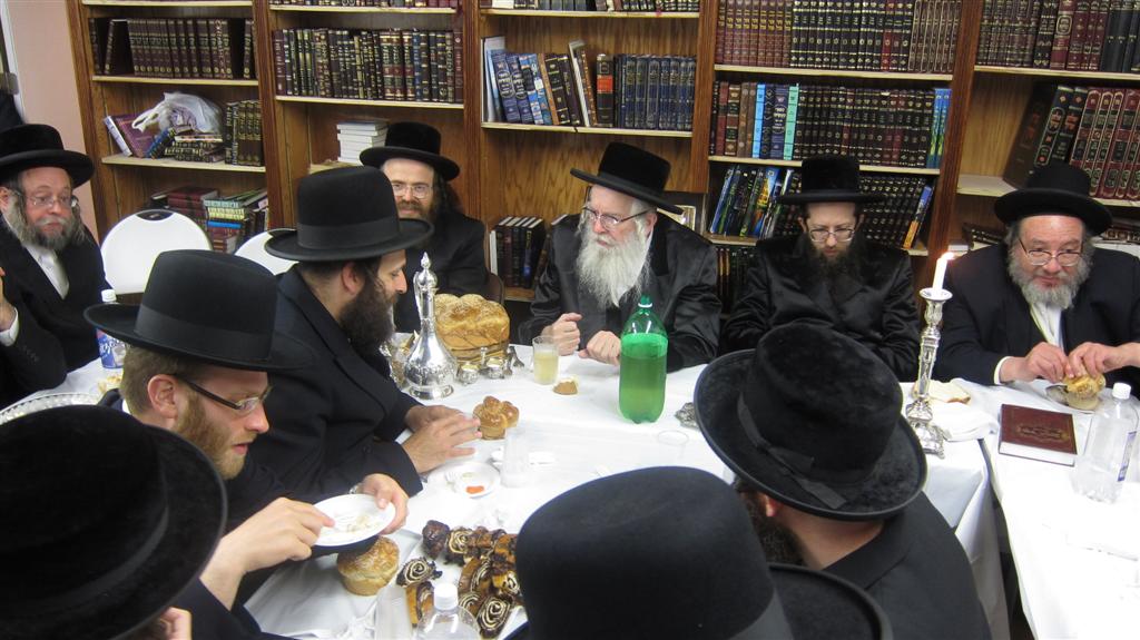 "הצדיק מיבניאל" חנך בית-כנסת במונסי: צפו בתמונות