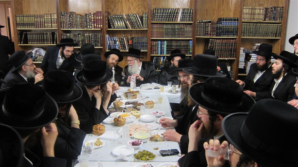 "הצדיק מיבניאל" חנך בית-כנסת במונסי: צפו בתמונות