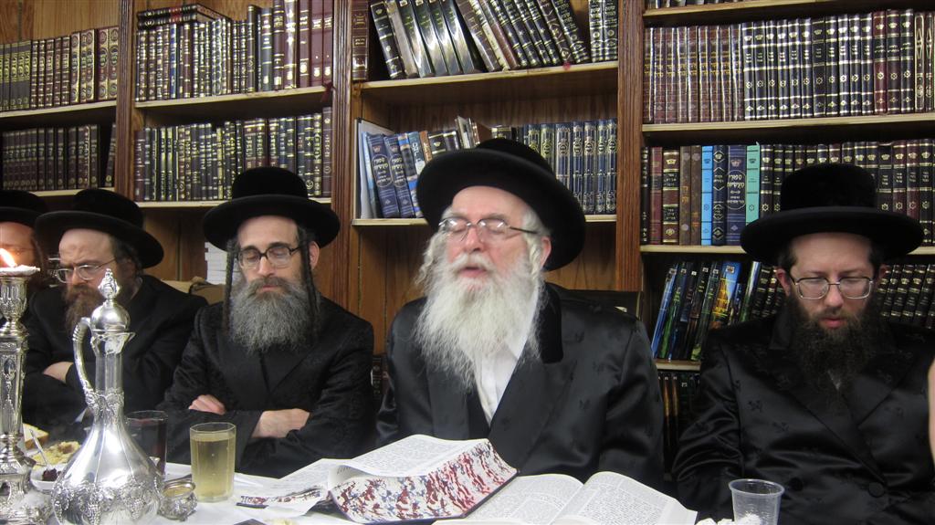 "הצדיק מיבניאל" חנך בית-כנסת במונסי: צפו בתמונות