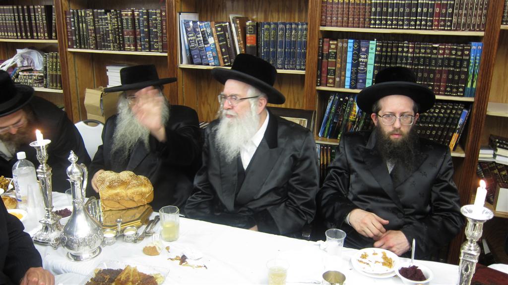 "הצדיק מיבניאל" חנך בית-כנסת במונסי: צפו בתמונות