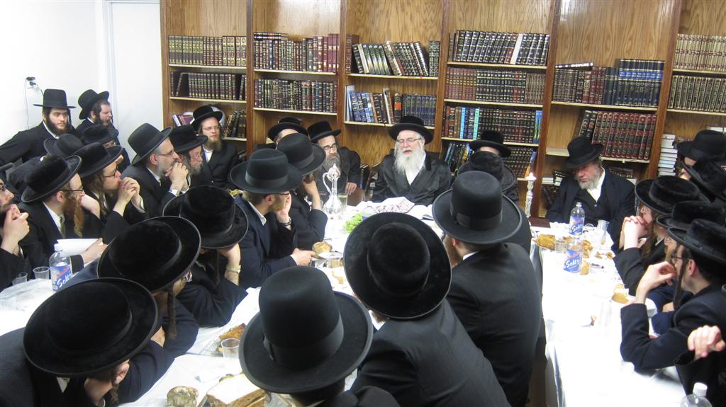 "הצדיק מיבניאל" חנך בית-כנסת במונסי: צפו בתמונות