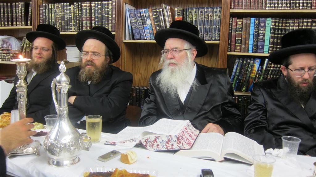 "הצדיק מיבניאל" חנך בית-כנסת במונסי: צפו בתמונות