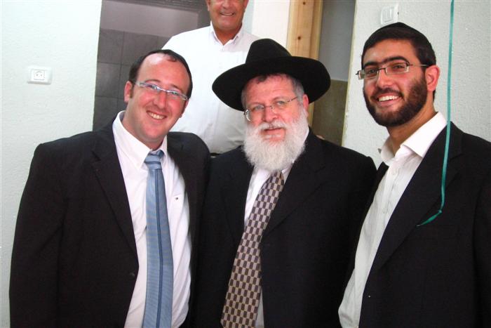 1.	מנהל המשרד ר' משה גרמן, נשיא מוסדות 'מסילה בערבה' הרב צבי פרידלנד