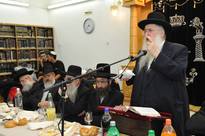 עמנואל ערכה סעודת כבוד לפרוש;  קיבל תעודת הוקרה