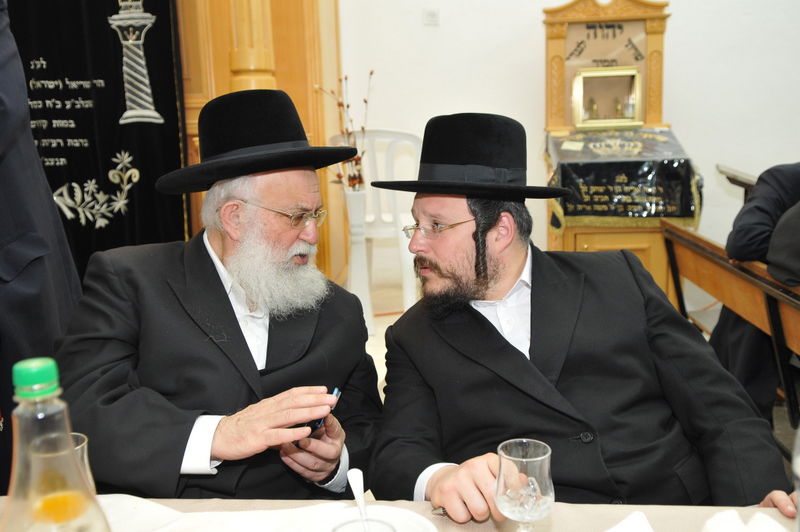 עמנואל ערכה סעודת כבוד לפרוש;  קיבל תעודת הוקרה