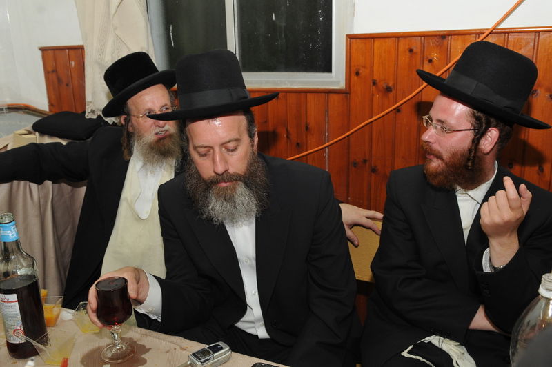 עמנואל ערכה סעודת כבוד לפרוש;  קיבל תעודת הוקרה