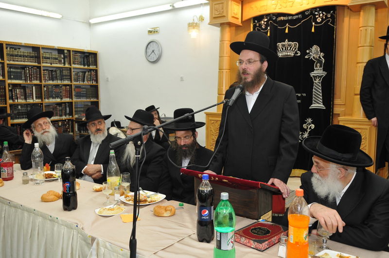 עמנואל ערכה סעודת כבוד לפרוש;  קיבל תעודת הוקרה