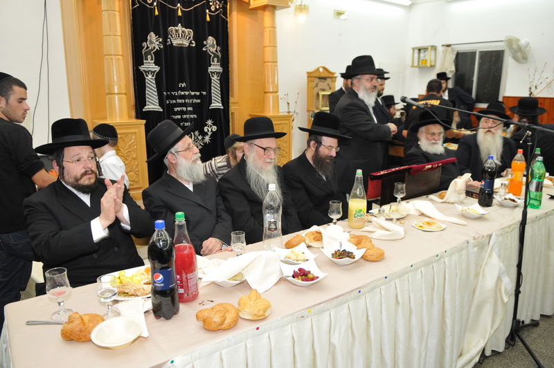 עמנואל ערכה סעודת כבוד לפרוש;  קיבל תעודת הוקרה