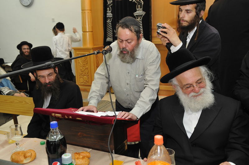 עמנואל ערכה סעודת כבוד לפרוש;  קיבל תעודת הוקרה