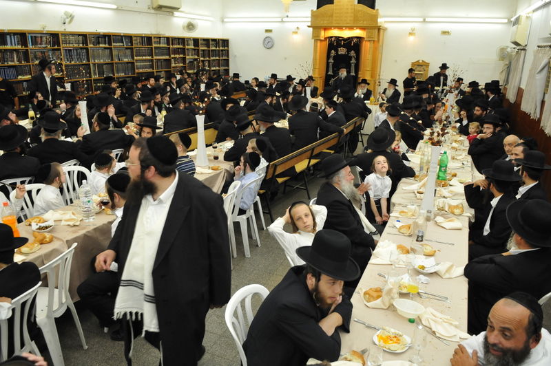 עמנואל ערכה סעודת כבוד לפרוש;  קיבל תעודת הוקרה