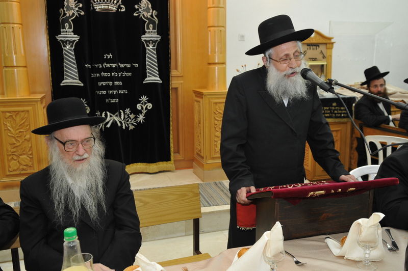 עמנואל ערכה סעודת כבוד לפרוש;  קיבל תעודת הוקרה