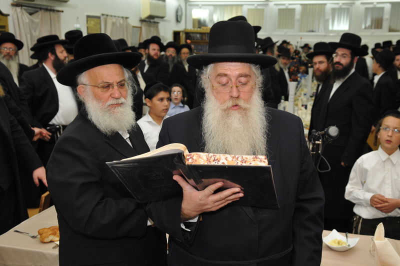 עמנואל ערכה סעודת כבוד לפרוש;  קיבל תעודת הוקרה