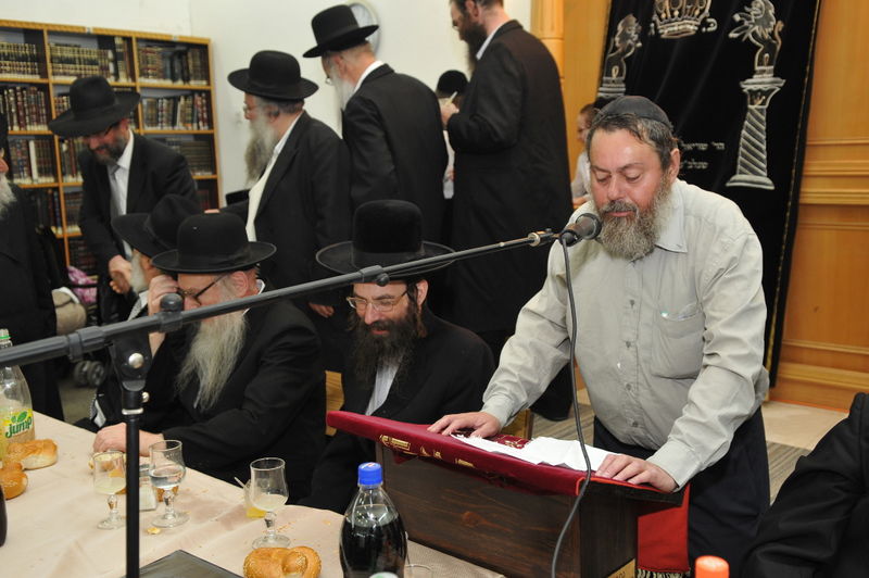 עמנואל ערכה סעודת כבוד לפרוש;  קיבל תעודת הוקרה