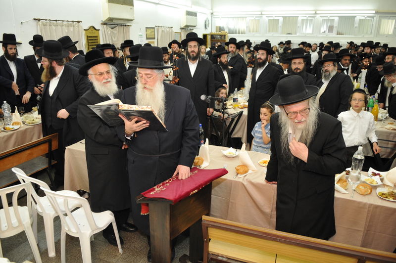 עמנואל ערכה סעודת כבוד לפרוש;  קיבל תעודת הוקרה