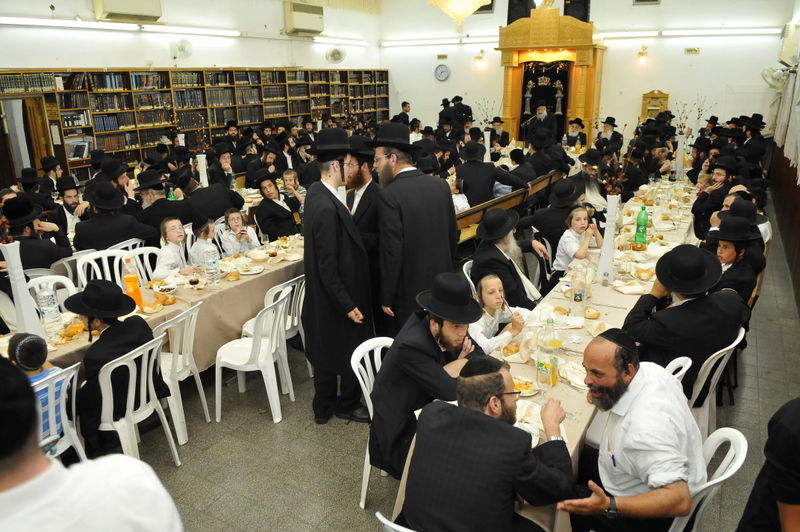 עמנואל ערכה סעודת כבוד לפרוש;  קיבל תעודת הוקרה