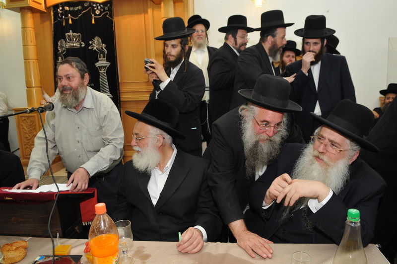 עמנואל ערכה סעודת כבוד לפרוש;  קיבל תעודת הוקרה