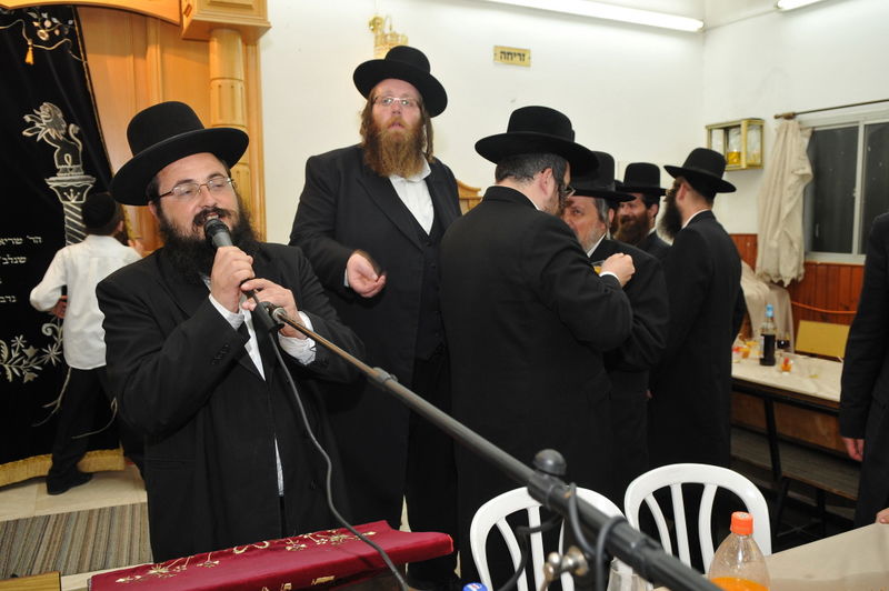 עמנואל ערכה סעודת כבוד לפרוש;  קיבל תעודת הוקרה