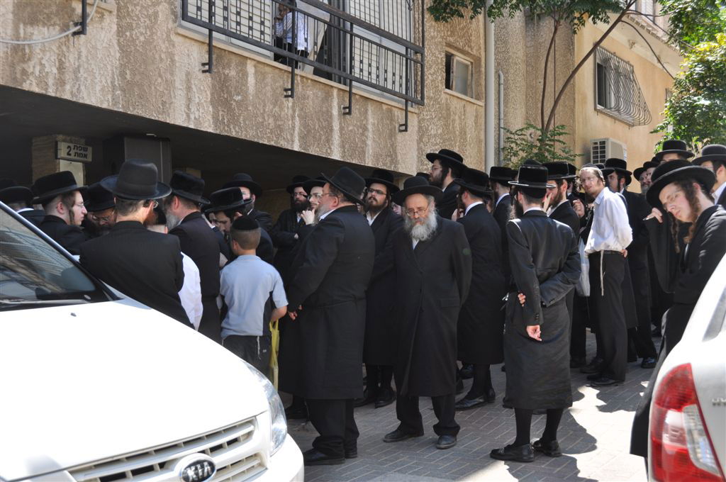 בני-ברק: אלפים ליוו את הרבנית משומרי אמונים