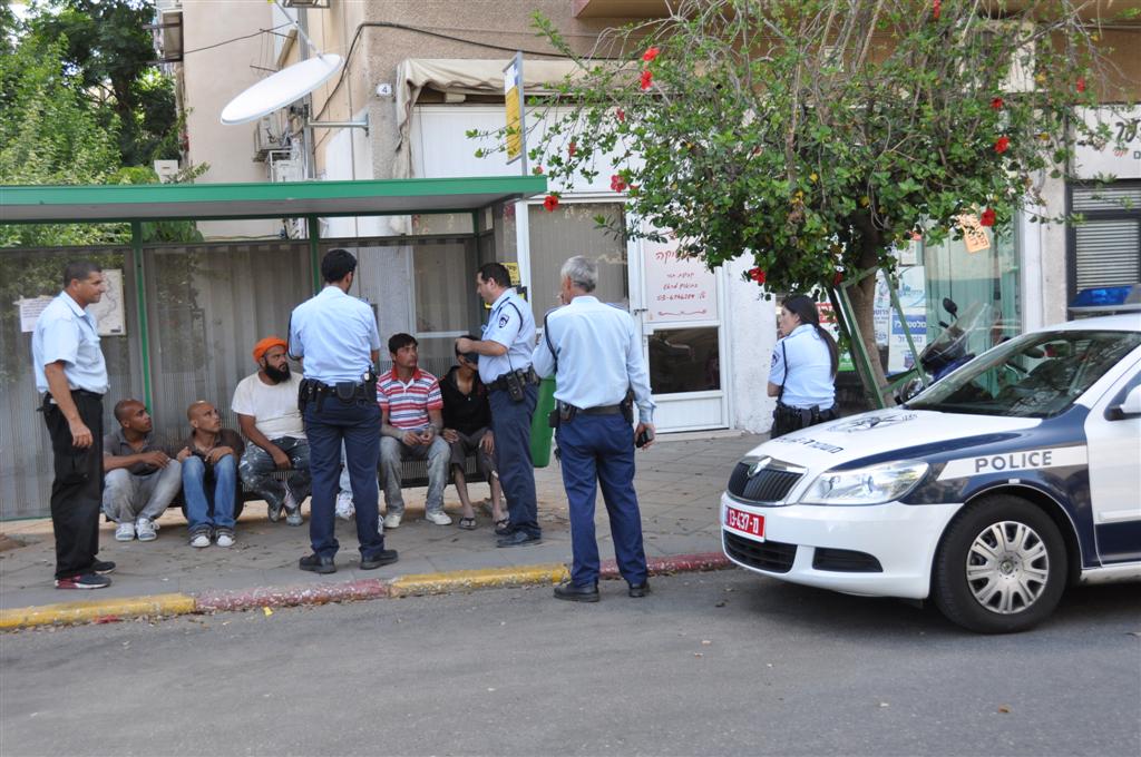 צפו: המשטרה ועיריית בני-ברק מפנים את השב"חים לרחוב