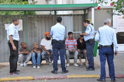 צפו: המשטרה ועיריית בני-ברק מפנים את השב"חים לרחוב