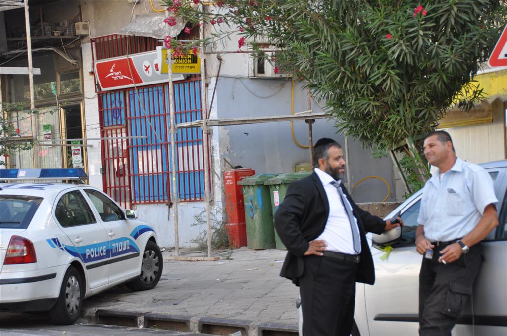 צפו: המשטרה ועיריית בני-ברק מפנים את השב"חים לרחוב