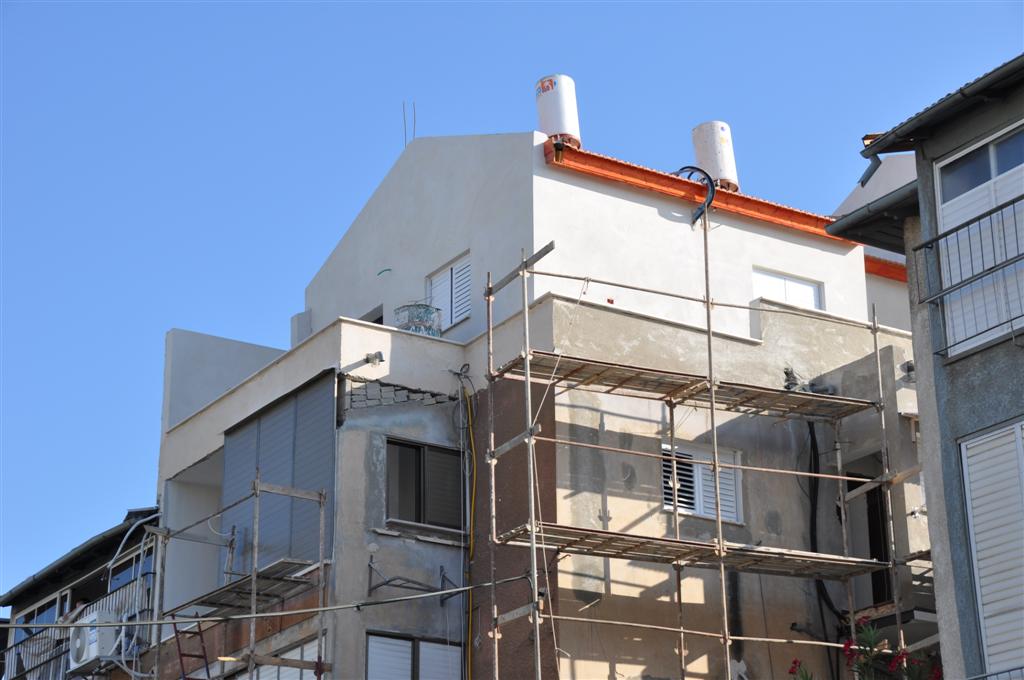 צפו: המשטרה ועיריית בני-ברק מפנים את השב"חים לרחוב