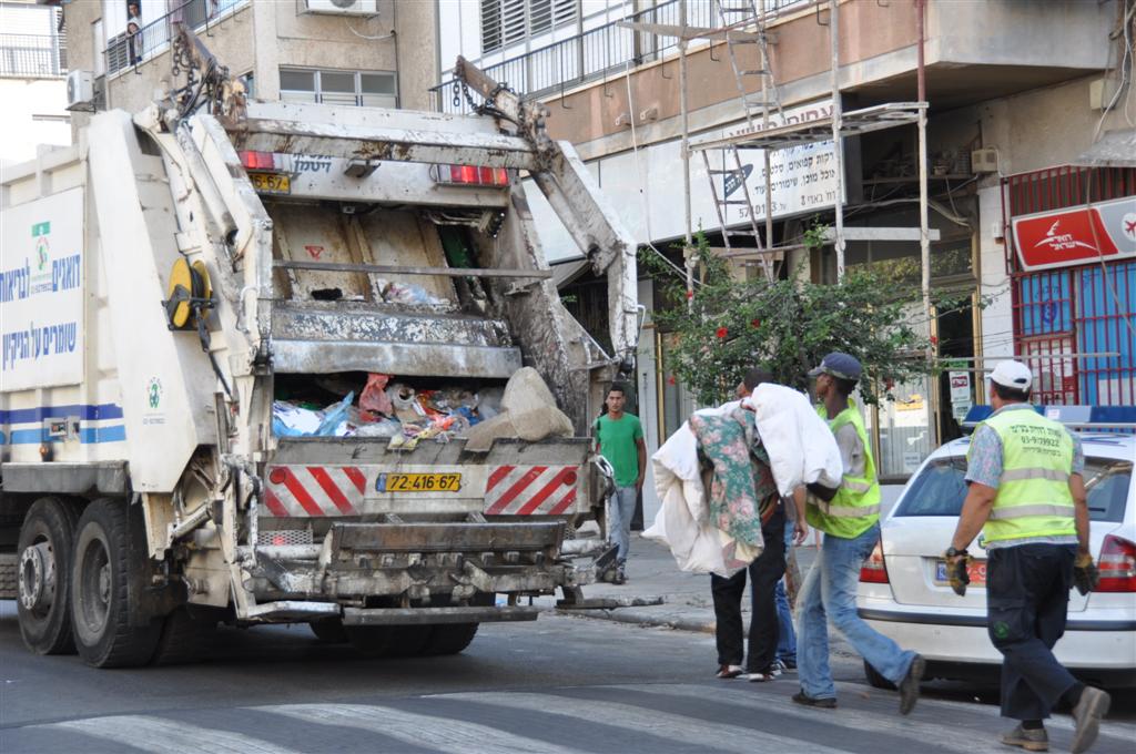 צפו: המשטרה ועיריית בני-ברק מפנים את השב"חים לרחוב