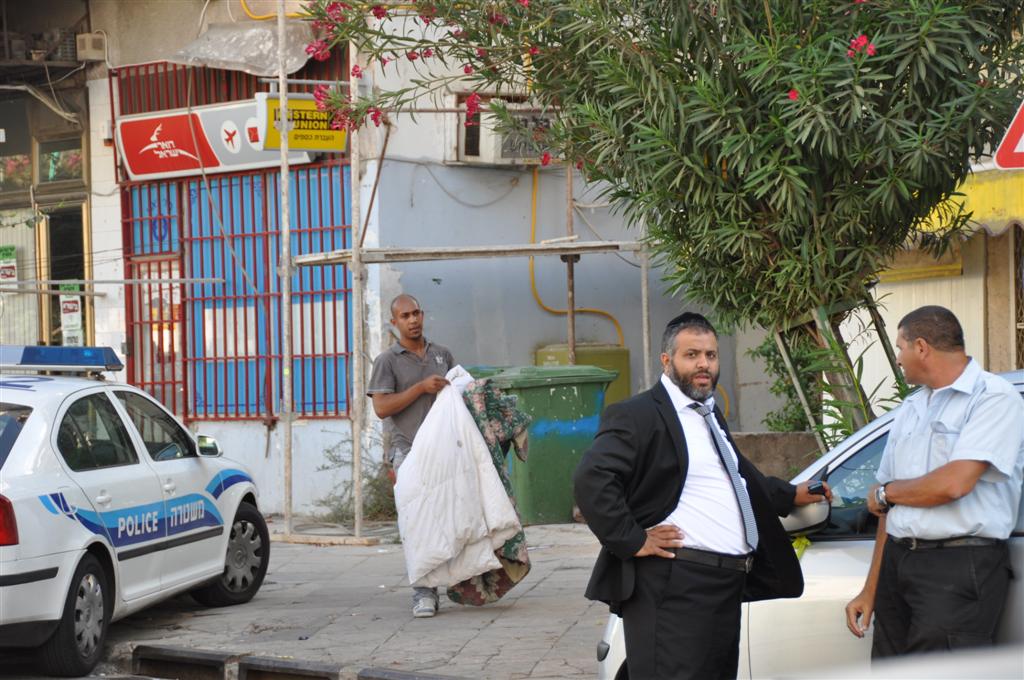 צפו: המשטרה ועיריית בני-ברק מפנים את השב"חים לרחוב