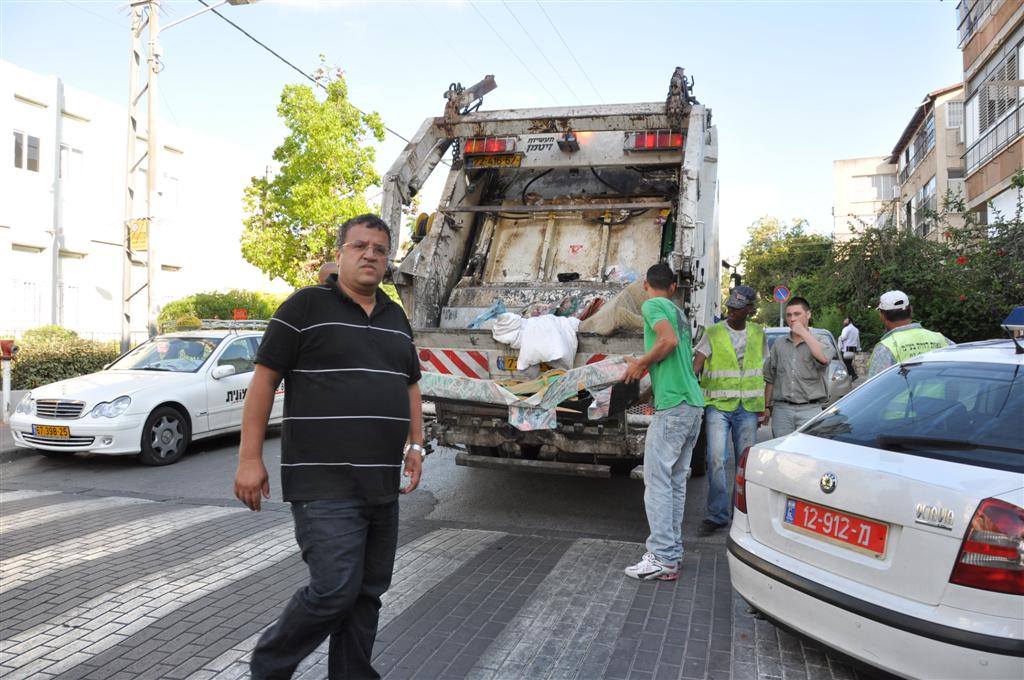 צפו: המשטרה ועיריית בני-ברק מפנים את השב"חים לרחוב