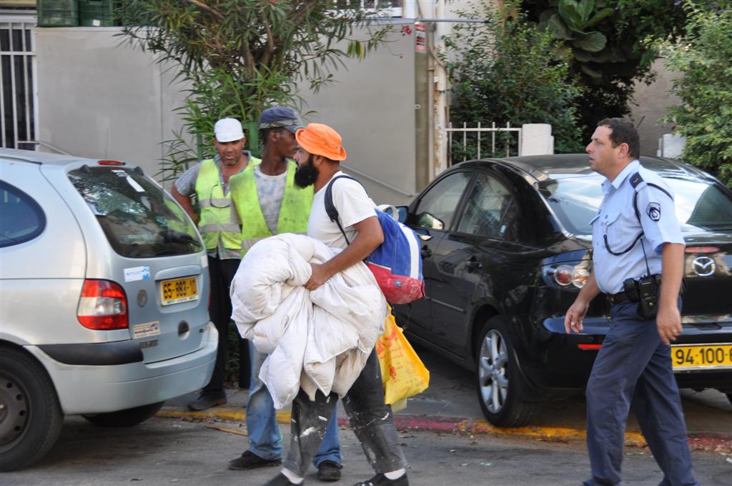 צפו: המשטרה ועיריית בני-ברק מפנים את השב"חים לרחוב