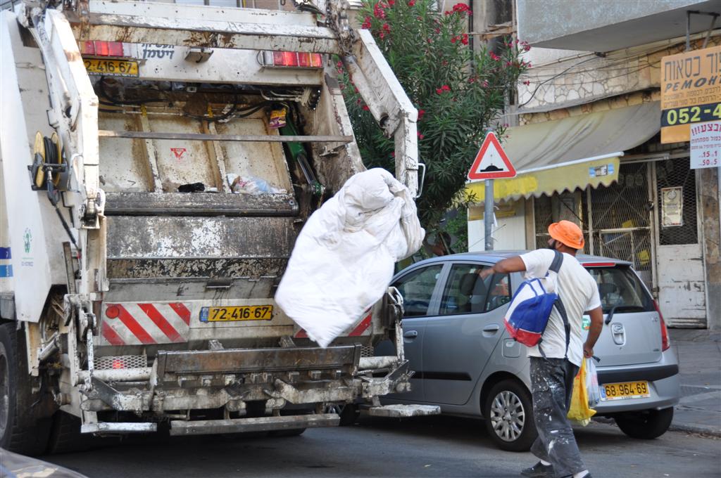צפו: המשטרה ועיריית בני-ברק מפנים את השב"חים לרחוב