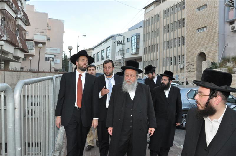 תמונות: השר אריאל אטיאס אצל האדמו"ר מסערט ויז´ניץ