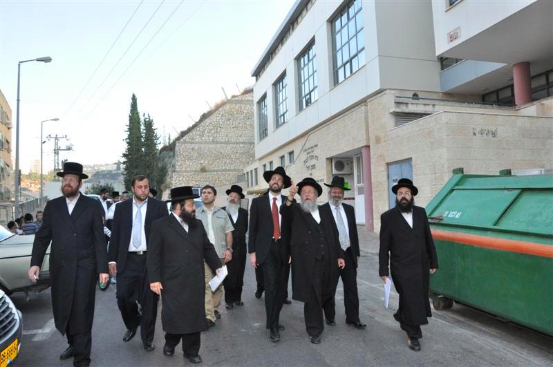 תמונות: השר אריאל אטיאס אצל האדמו"ר מסערט ויז´ניץ