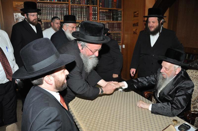 תמונות: השר אריאל אטיאס אצל האדמו"ר מסערט ויז´ניץ