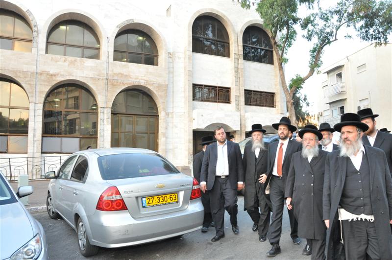 תמונות: השר אריאל אטיאס אצל האדמו"ר מסערט ויז´ניץ