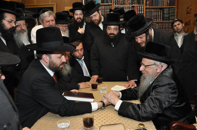 תמונות: השר אריאל אטיאס אצל האדמו"ר מסערט ויז´ניץ