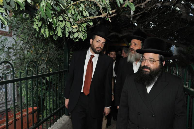 תמונות: השר אריאל אטיאס אצל האדמו"ר מסערט ויז´ניץ