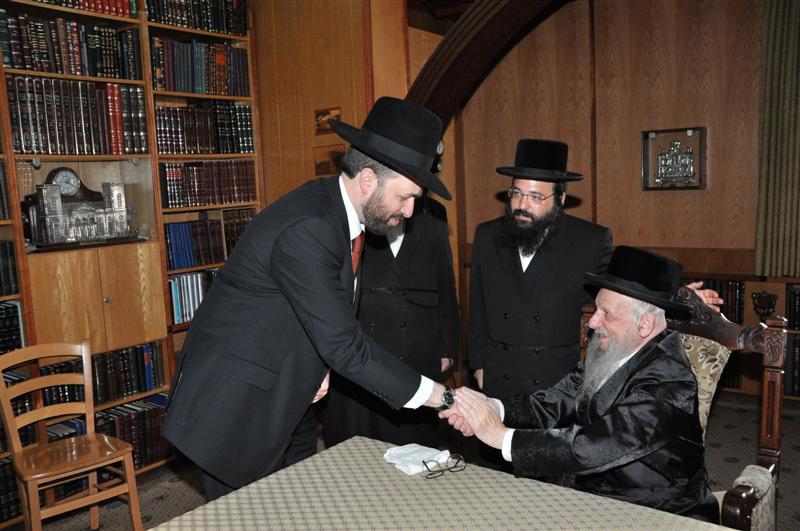 תמונות: השר אריאל אטיאס אצל האדמו"ר מסערט ויז´ניץ