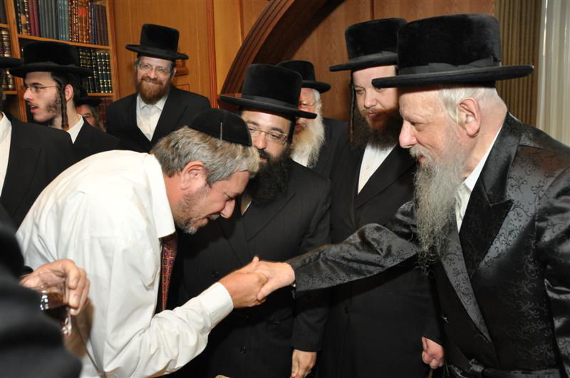 תמונות: השר אריאל אטיאס אצל האדמו"ר מסערט ויז´ניץ