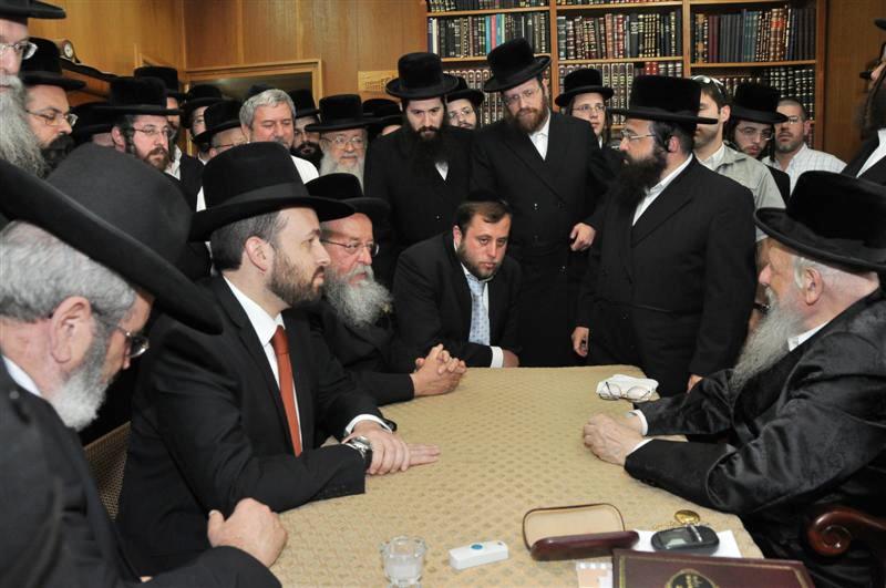 תמונות: השר אריאל אטיאס אצל האדמו"ר מסערט ויז´ניץ