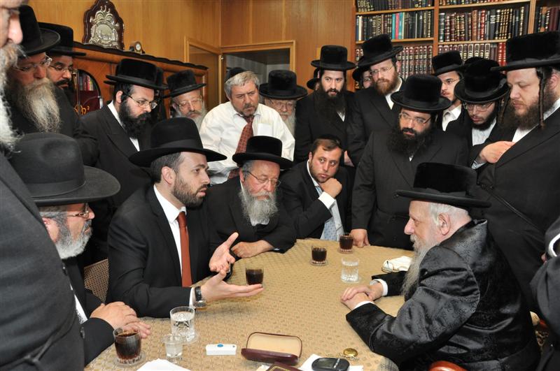 תמונות: השר אריאל אטיאס אצל האדמו"ר מסערט ויז´ניץ