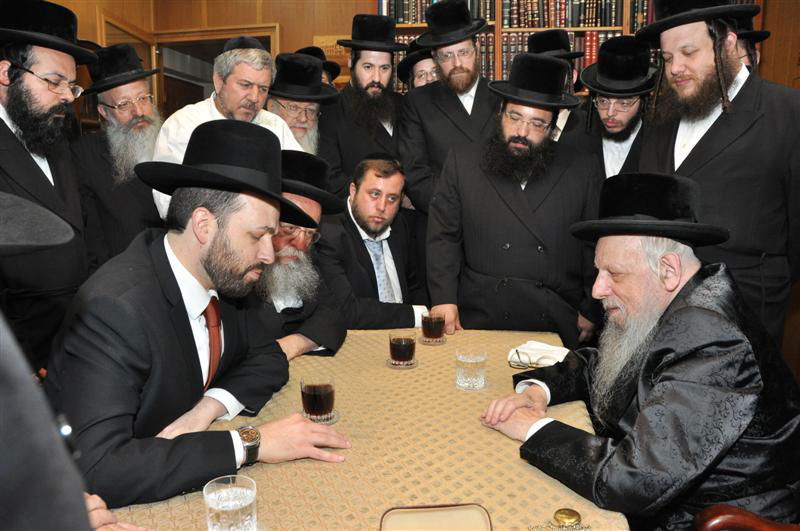 תמונות: השר אריאל אטיאס אצל האדמו"ר מסערט ויז´ניץ